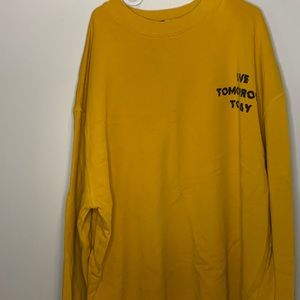 💛 CREWNECK SWEATER WITH GRAPHICS